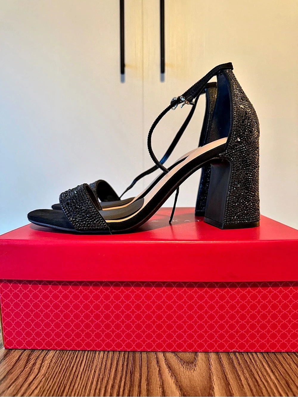 Kelly & Katie Evona Black Heels US 10 W Like New